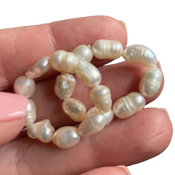 NATURAL Creamy Opalescent Seed Pearl Stretchy Rings (2) Size 8 - Picture 8 of 8